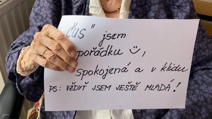Z domova seniorů poslali vzkazy jak z Lásky nebeské: řádky naděje i stesku